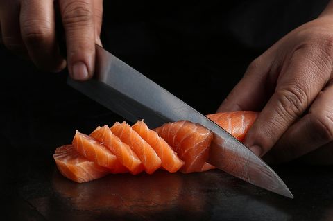 Deals und Angebote: Lachs tranchieren mit einem Kochmesser