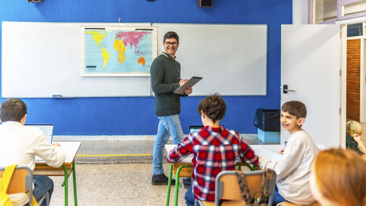 Lehrer im Klassenzimmer