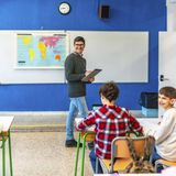 Lehrer im Klassenzimmer