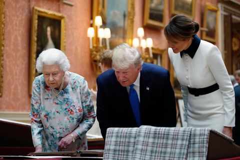 Beim ersten Staatsbesuch im Jahr 2019 zeigte die mittlerweile verstorbene britische Königin Elizabeth II. Donald Trump und seiner Frau Melania die Gemäldegalerie des Buckingham-Palasts