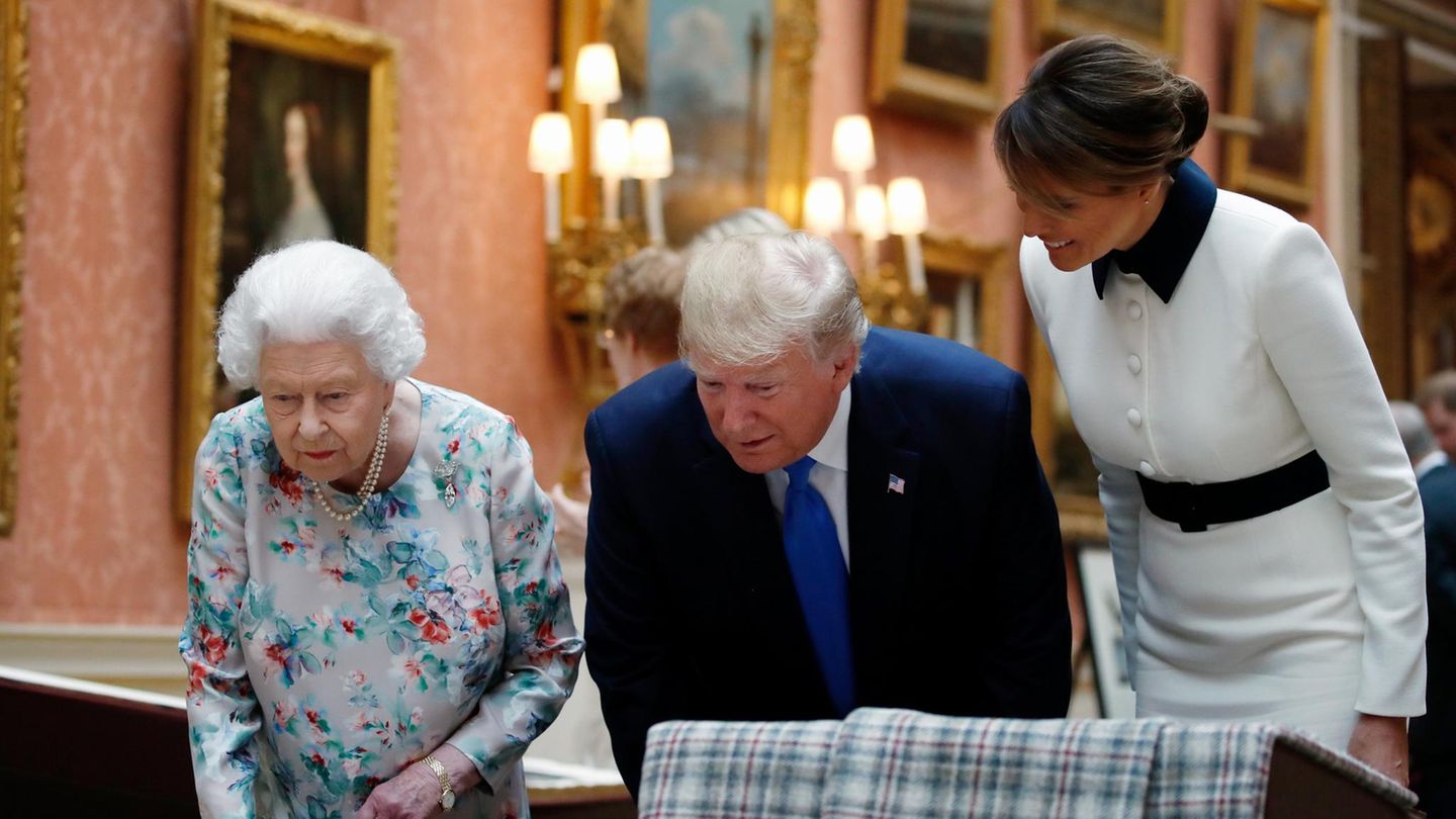 Beim ersten Staatsbesuch im Jahr 2019 zeigte die mittlerweile verstorbene britische Königin Elizabeth II. Donald Trump und seiner Frau Melania die Gemäldegalerie des Buckingham-Palasts