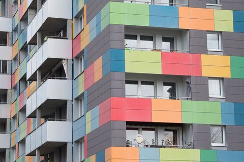 Die Linken fordern eine Verlängerung der Mietpreisbremse in Dresden und Leipzig. (Symbolbild) Foto: Sebastian Kahnert/dpa-Zentra