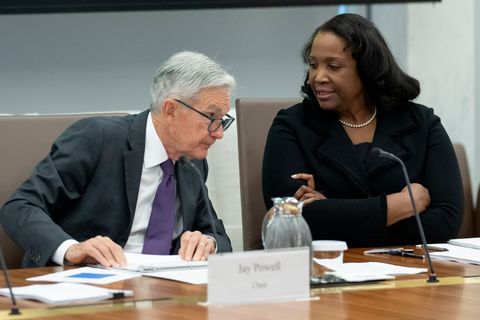 Cook ist eigentlich bis 2038 Teil des Fed-Vorstands. (Archivbild) Foto: Mark Schiefelbein/AP/dpa