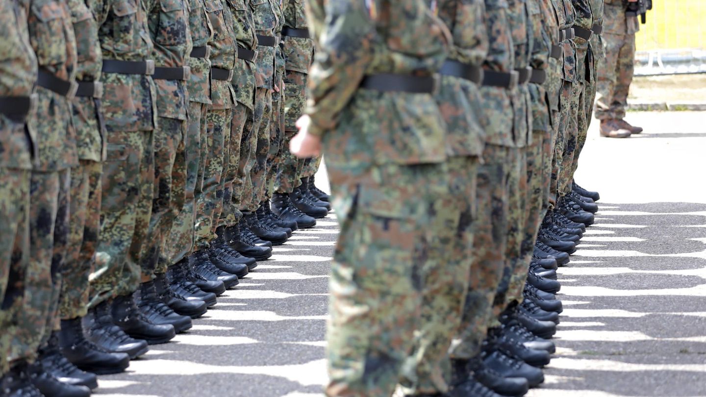 Compulsory military service: The Union does not give up and demands more speed
