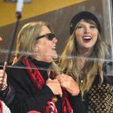 Ihre Familien spielen für Kelce und Swift eine große Rolle: Entsprechend schaut die Sängerin (r.) ein Spiel von Travis Kelce mit dessen Mutter Donna (l.) und ihrer eigenen Mutter Andrea (M.)