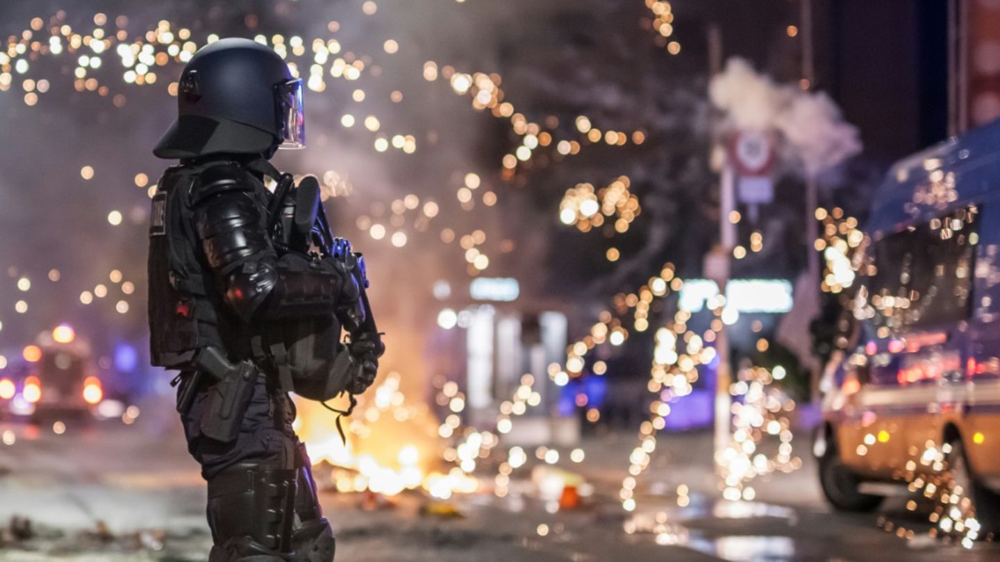 Polizist bei Ausschreitungen in Lausanne