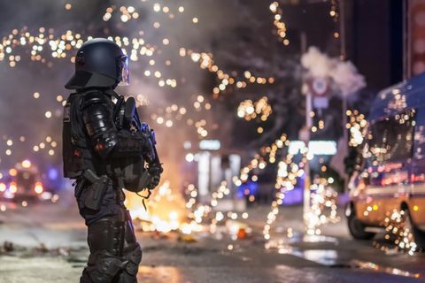Polizist bei Ausschreitungen in Lausanne