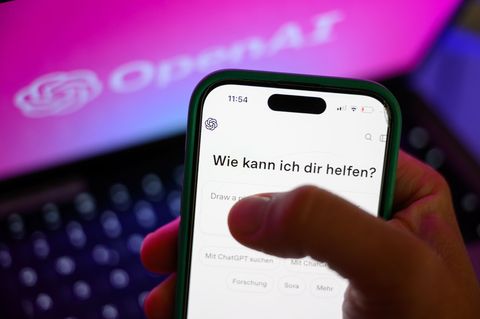 Der Einsatz von KI-Software schlägt der Studie zufolge vor allem auf Einstiegsjobs für junge Arbeitnehmer durch. (Archivbild) Fo