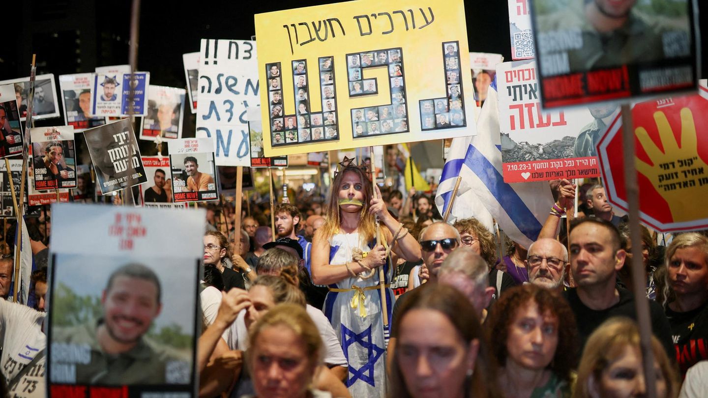 Hundreds of thousands of Israelis demonstrate for the liberation of the hostages