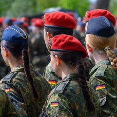 Wehrpflichtdebatte: Soldatinnen der Bundeswehr
