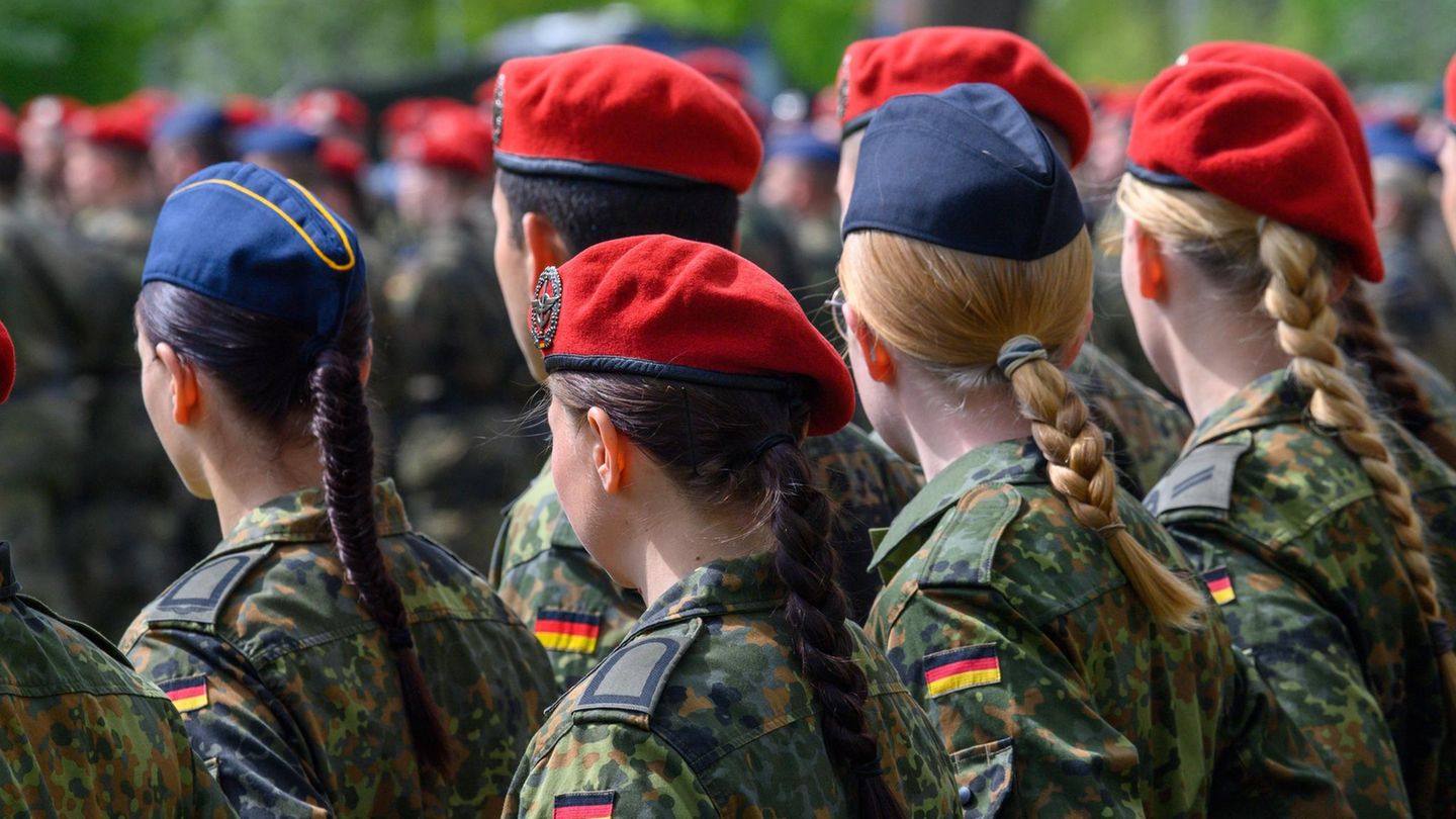 Compulsory military service in Germany: Why are women excluded?