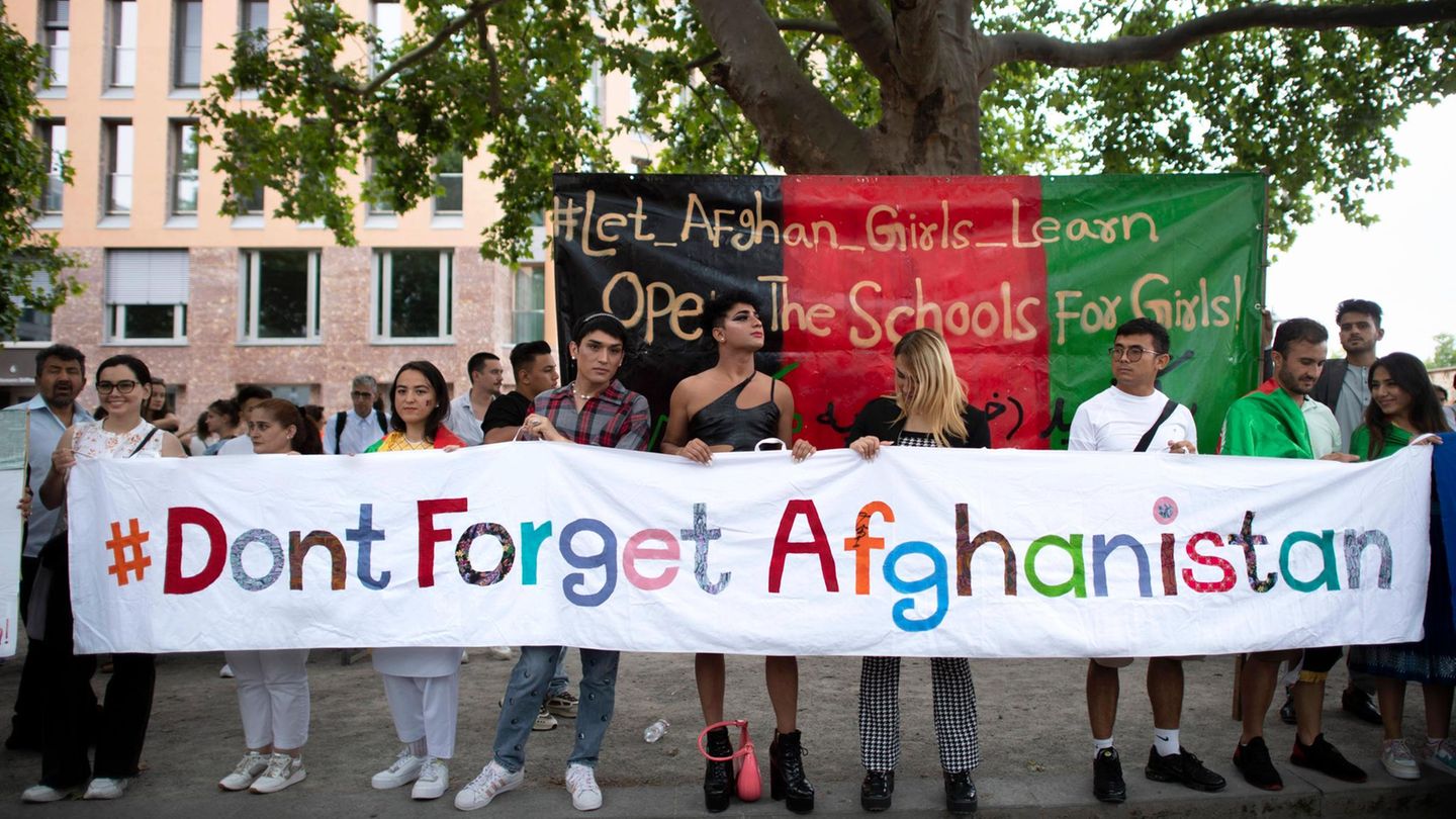 Opinion: local workers from Afghanistan – let them in!