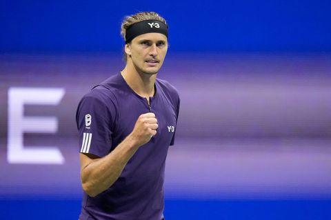 Der erste Schritt ist geschafft, der zweite Sieg soll für Zverev am Donnerstag gegen Fearnley folgen. Foto: Frank Franklin II/AP