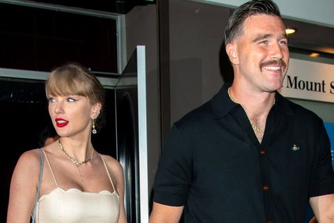 Taylor Swift und Travis Kelce haben ihre Verlobung verkündet.