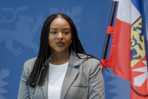 Mit der Geburt ihrer Tochter hat sich das Leben von Sozialministerin Aminata Touré "komplett" geändert. (Archivbild) Foto: Marku