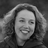 Die zweifache Biathlon-Olympiasiegerin und siebenmalige Weltmeisterin verunglückte am 28. Juli dieses Jahres beim Bergsteigen in Pakistan. Dahlmeier war mit ihrer Seilpartnerin am Laila Peak unterwegs, als sie auf einer Höhe von 5700 Metern von Steinschlag getroffen wurde. Sie wurde 31 Jahre alt