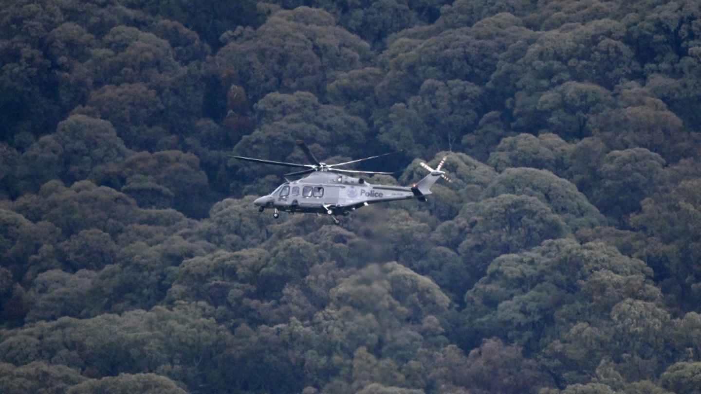 Ein Hubschrauber auf der Suche nach dem Flüchtigen