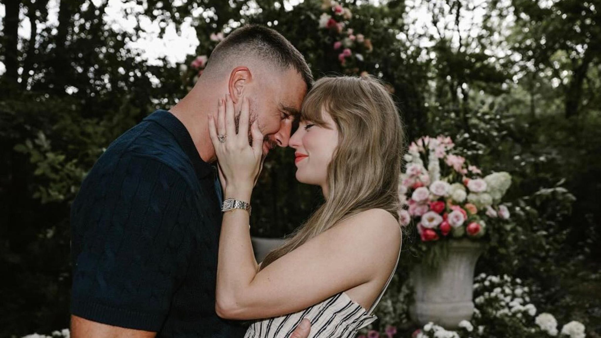 Taylor Swift und Travis Kelce Verlobungsring