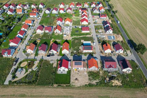 Beim Hauskauf gibt es viel zu beachten. Foto: Jan Woitas/dpa
