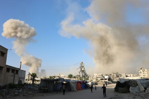 Rauchwolken über der Stadt Gaza