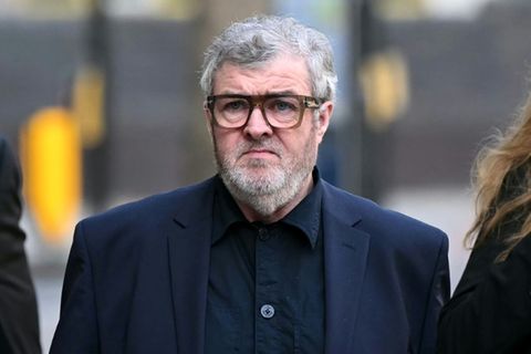 Paul Gallagher kommt beim Gericht in London an
