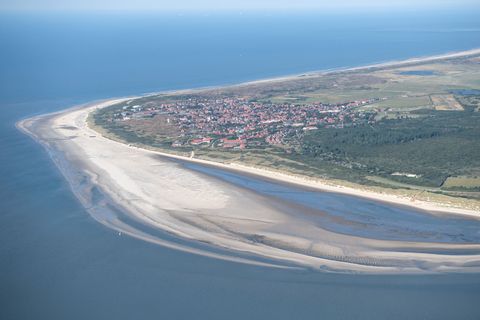 Große Bohrgeräte dürften künftig die Ruhe auf Langeoog stören. (Archivbild) Foto: Sina Schuldt/dpa