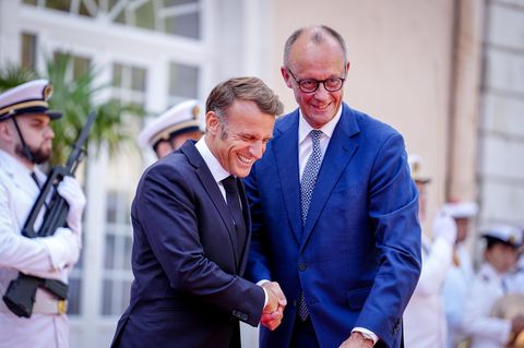 Emmanuel Macron und Friedrich Merz auf Fort de Brégançon