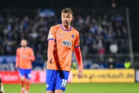 Philipp Förster läuft ab sofort für den Karlsruher SC auf. (Archivbild) Foto: Harry Langer/dpa