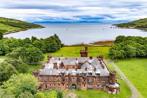 Kinloch Castle verfügt über sieben repräsentative Gesellschaftsräume und 20 Schlafzimmer. (Foto: Nest Marketing/NatureScot /PA M