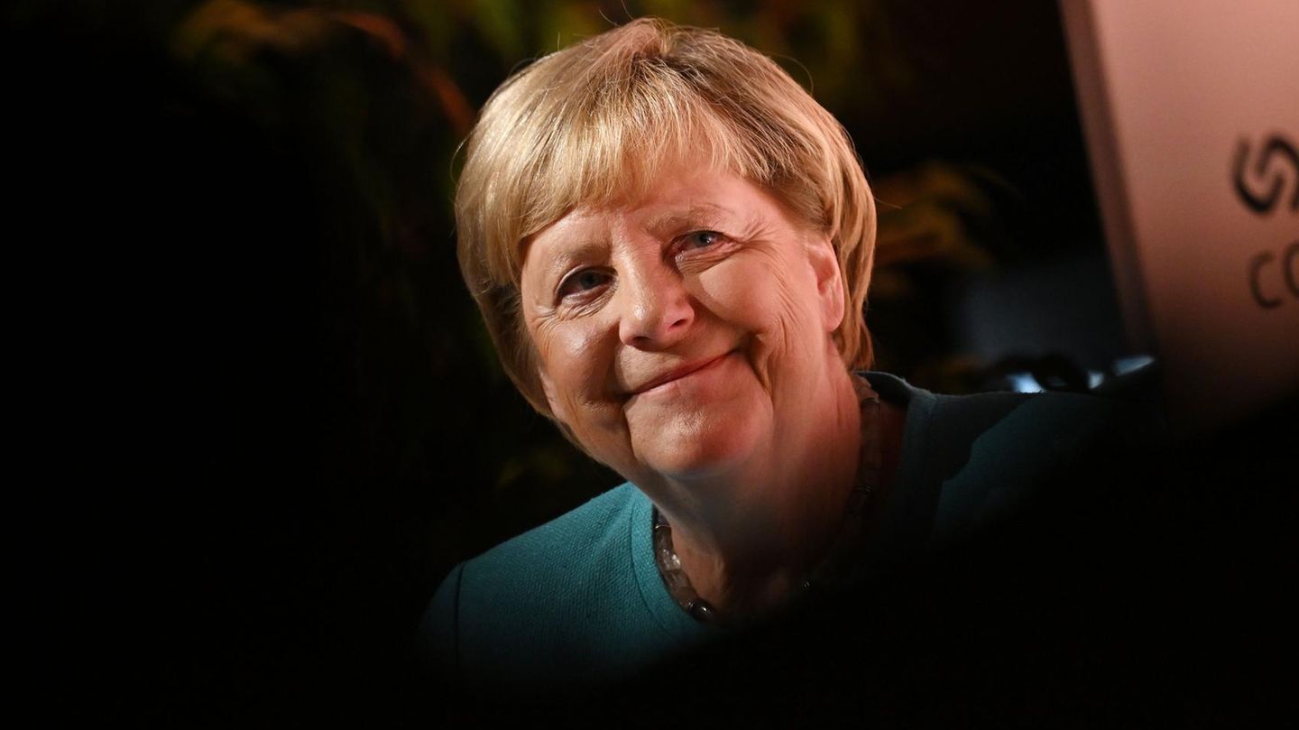Angela Merkel razmišlja o ženski kot predsednici in se spominja 'Wir schaffen das'
