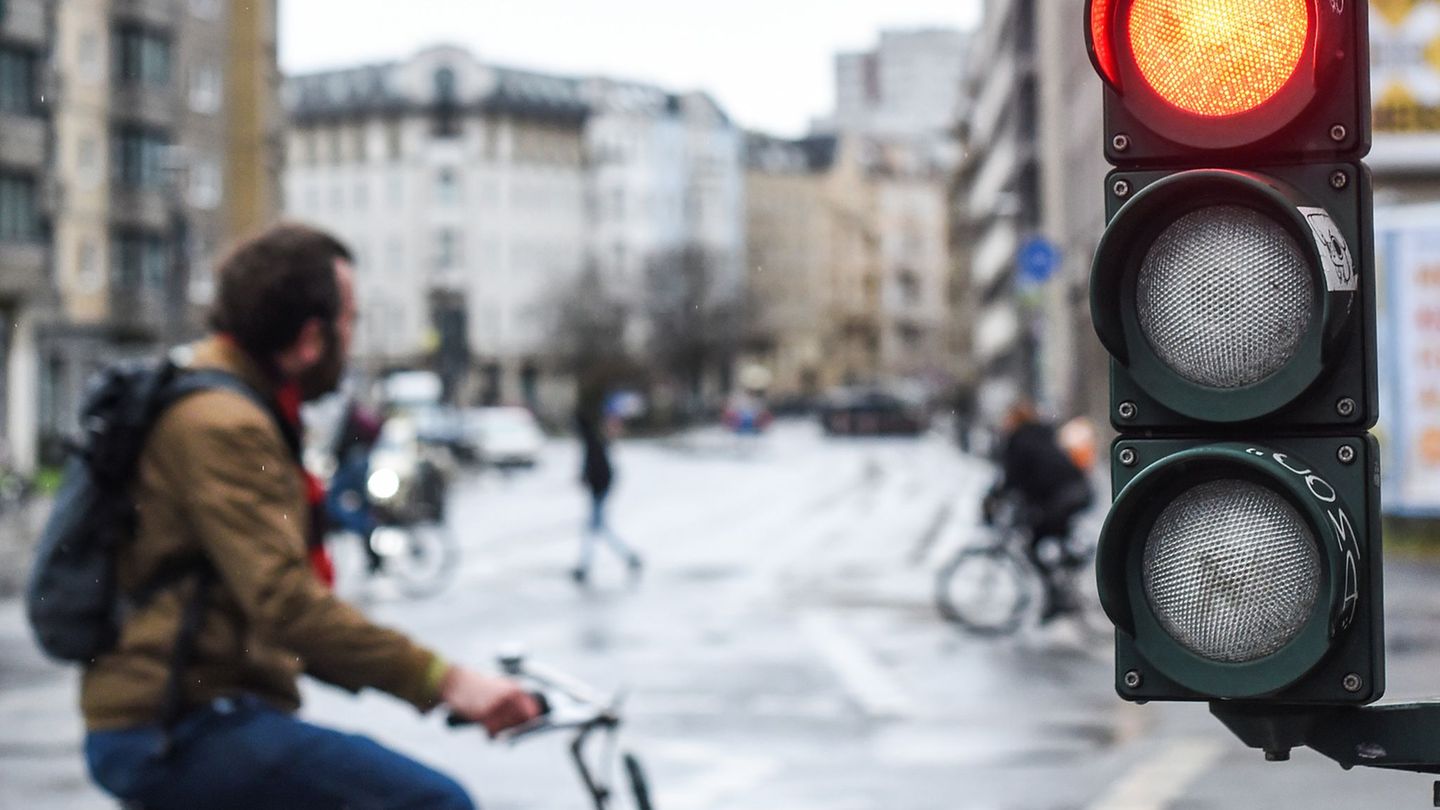 Radverkehr-in-Berlin-Neue-Anzeigen-im-Verkehr-Wie-sie-Radfahrern-helfen-sollen