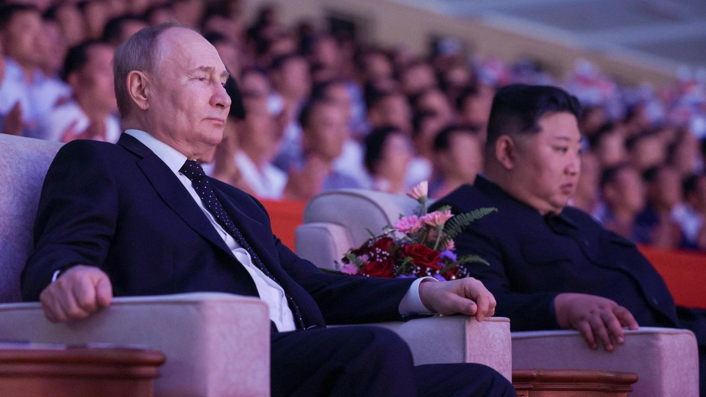 Vladimir Putin and Kim Jong-Un at military parade in Beijing