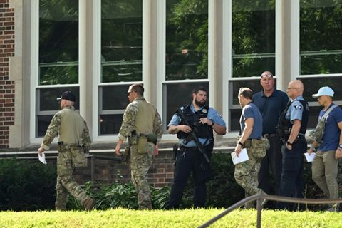 Einsatzkräfte an der Schule in Minneapolis