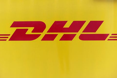 Faustschläge gegen ein Paar haben für einen DHL-Boten Konsequenzen: Die Kriminalpolizei ermittelt, sein Job ist weg. (Archivbild