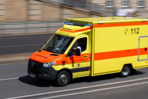 Der Junge wurde in ein Krankenhaus gebracht. (Symbolbild) Foto: Monika Skolimowska/dpa