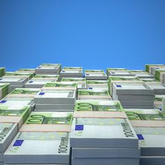 Rente: Stapel von 100-Euro-Scheinen