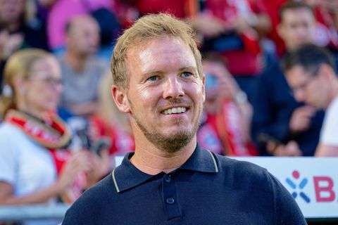 Zuerst lobte der Bundestrainer die Eintracht, dann sah er Bayern München im DFB-Pokal in Wiesbaden zu. Foto: Uwe Anspach/dpa