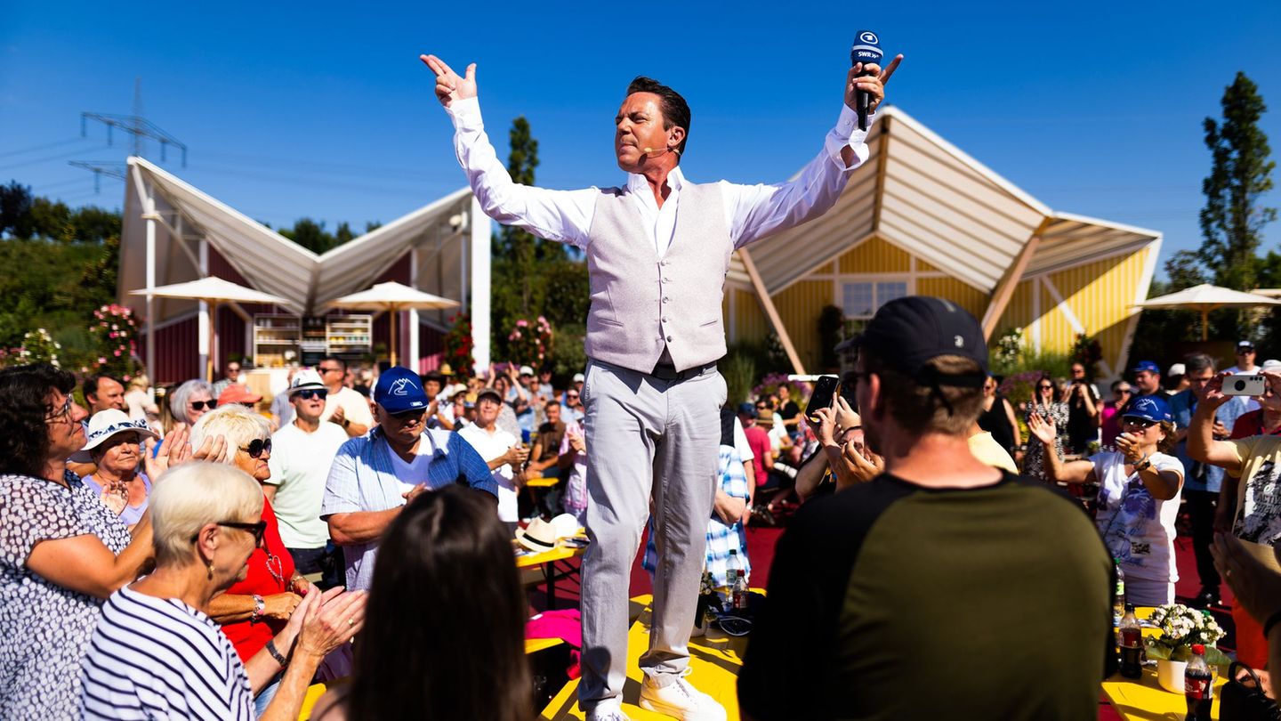 Schlager star back: Stefan Mross after the death of mother back on stage