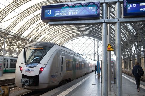 Volle Züge: Auf der Sachsen-Franken-Magistrale zwischen Chemnitz und dem Vogtland sind immer mehr Menschen unterwegs (Archivbild