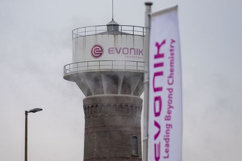 Das Evonik-Servicegeschäft für die Chemieparks in Marl und Wesseling wird eigenständig. (Archivbild) Foto: Benjamin Westhoff/dpa