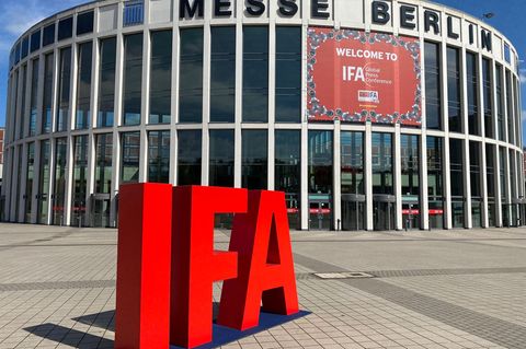 In diesem Jahr inszeniert sich die Tech-Messe IFA als Erlebniswelt. (Archivbild) Foto: Christoph Dernbach/dpa