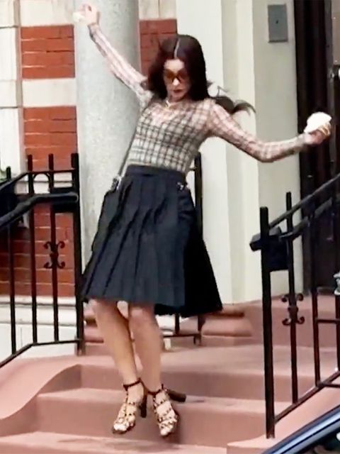 Anne Hathaway stürzt