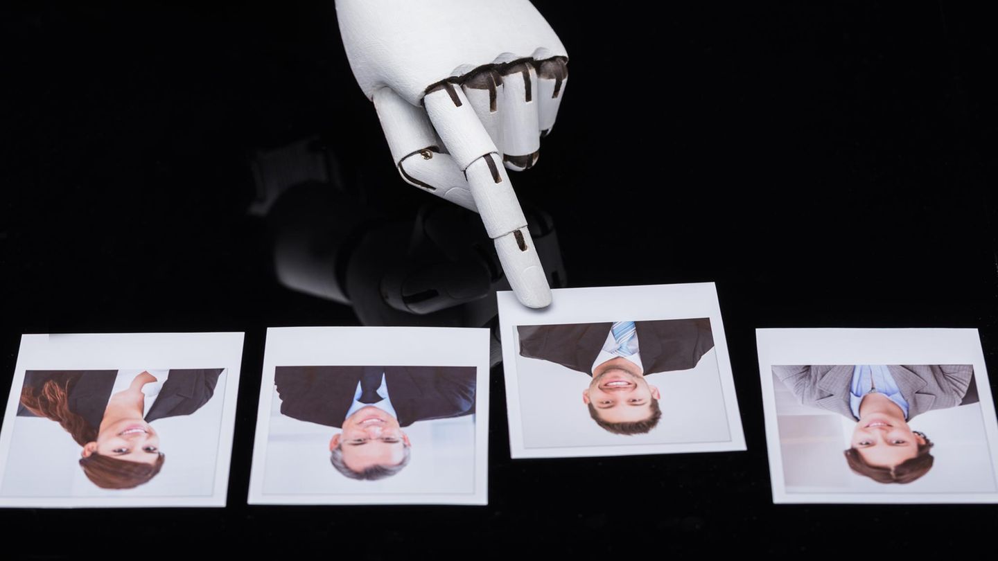 Bewerbungsentscheidung von Roboterhand