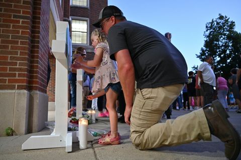 Teilnahme einer Mahnwache für die Opfer in Minneapolis