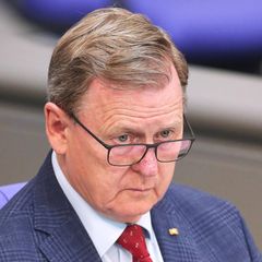 Bodo Ramelow schaut ernst