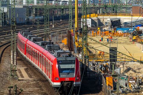 Am letzten Augustwochenende soll nur eine der sieben Linien über die komplette Stammstrecke fahren. (Archivbild) Foto: Peter Kne