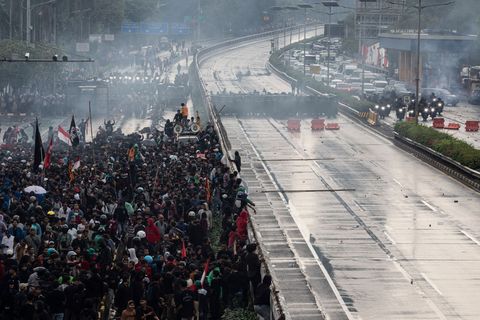 In vielen Landesteilen gibt es seit Tagen heftige Proteste. Foto: Donal Husni/ZUMA Press Wire/dpa