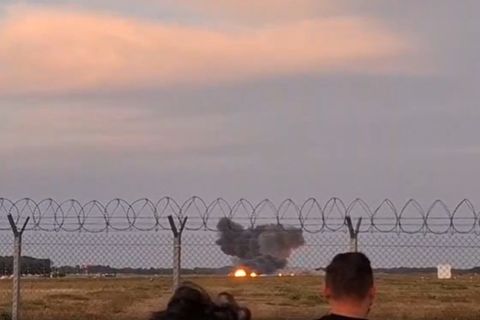 Die F-16 explodierte in einem Feuerball