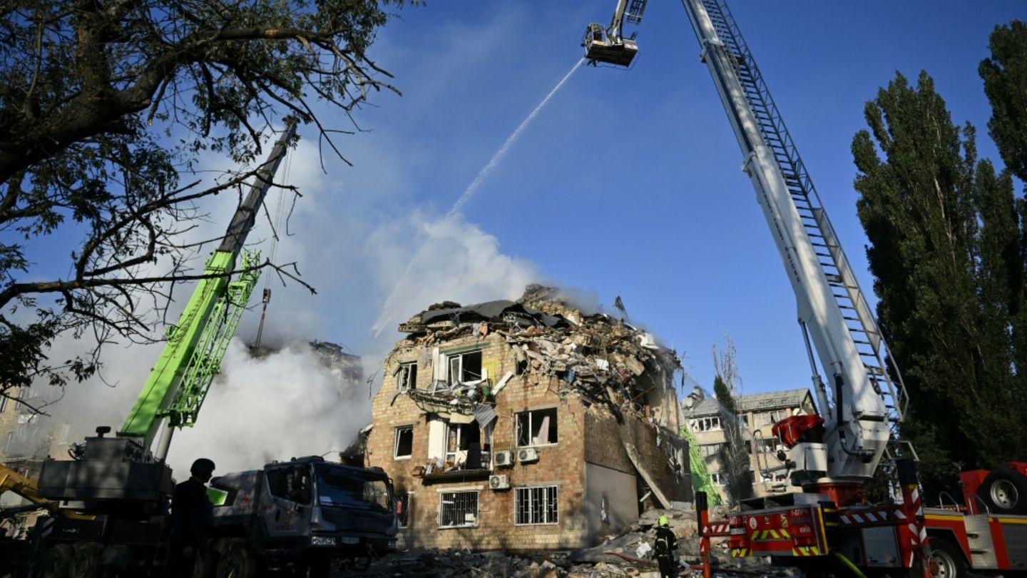 Durch russischen Angriff beschädigtes Haus in Kiew