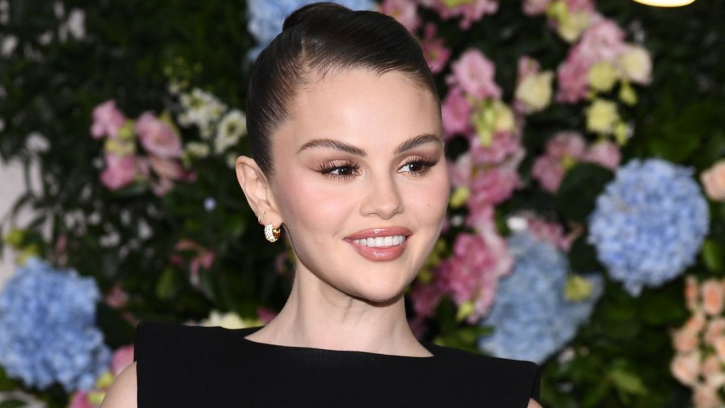 Selena Gomez: Photo album of her hen party